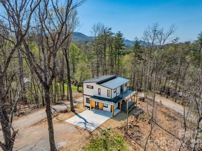 85 Elrod Drive, Ela, NC 28789.  MLS# CAR4367782, YatesRealty ID 14702. 