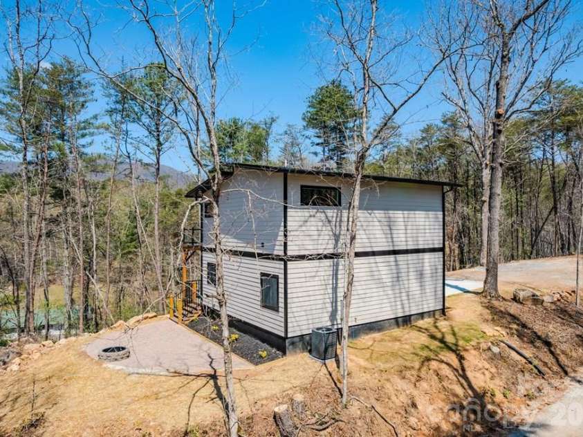 85 Elrod Drive, Ela, NC 28789.  MLS# CAR4367782, YatesRealty ID 14702. 