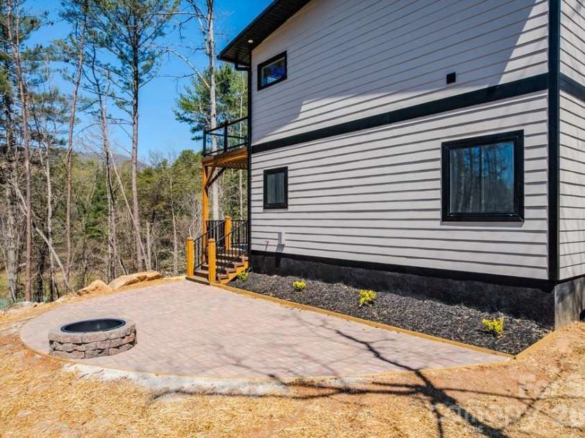 85 Elrod Drive, Ela, NC 28789.  MLS# CAR4367782, YatesRealty ID 14702. 