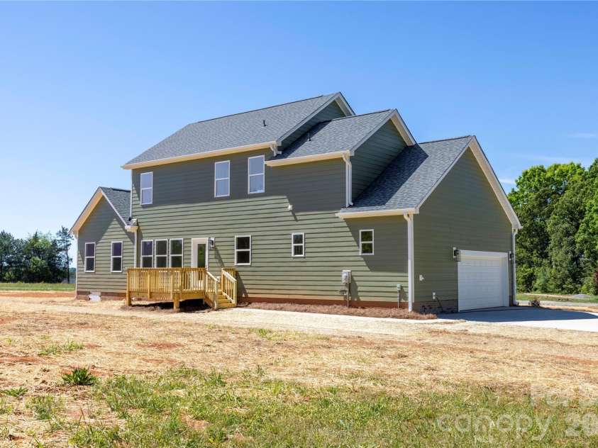 1909 Friendly Lane, Newton, NC 28658.  MLS# CAR4371462, YatesRealty ID 14703. 