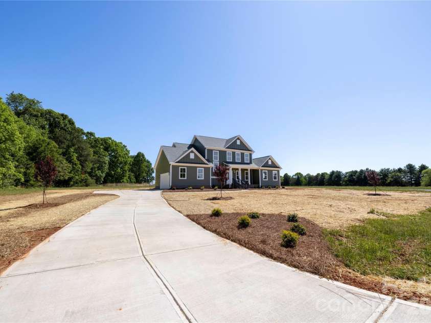 1909 Friendly Lane, Newton, NC 28658.  MLS# CAR4371462, YatesRealty ID 14703. 