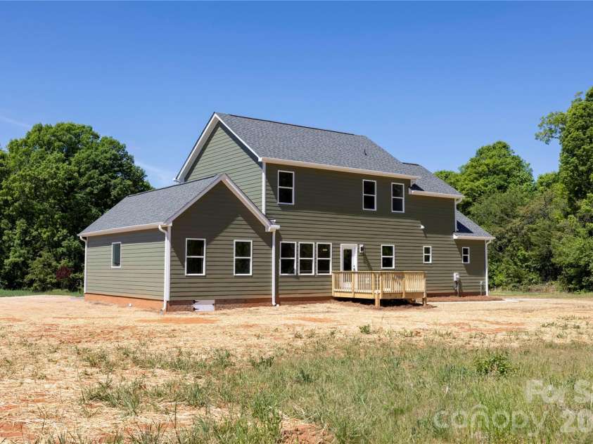 1909 Friendly Lane, Newton, NC 28658.  MLS# CAR4371462, YatesRealty ID 14703. 