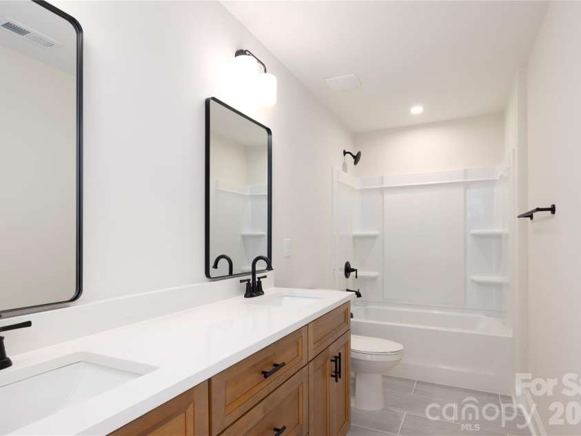 1909 Friendly Lane, Newton, NC 28658.  MLS# CAR4371462, YatesRealty ID 14703. Upstairs Shared Bath