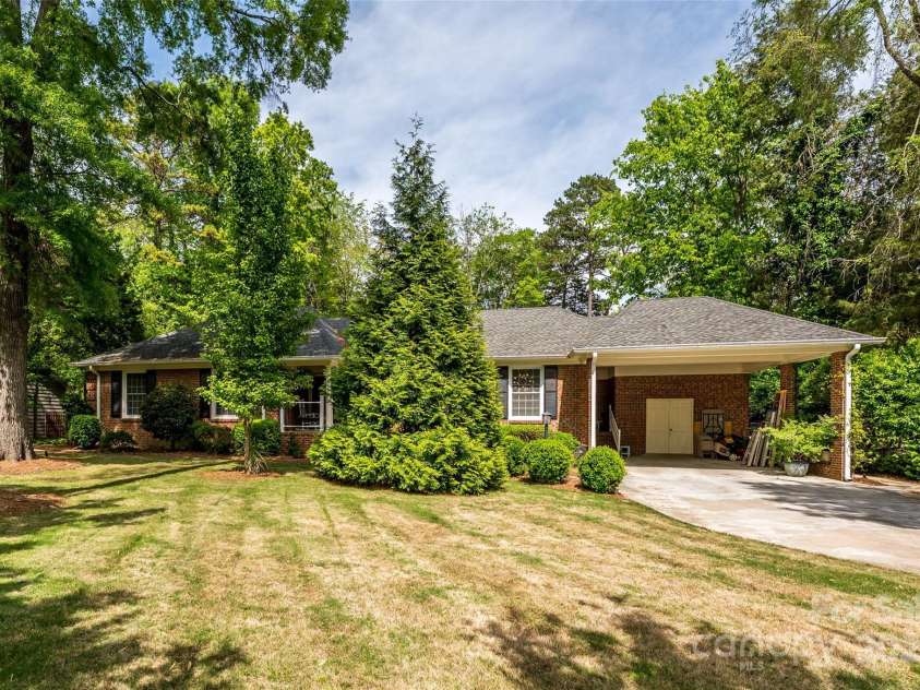10316 Whitethorn Drive, Charlotte, NC 28277.  MLS# CAR4247259, YatesRealty ID 14704. 