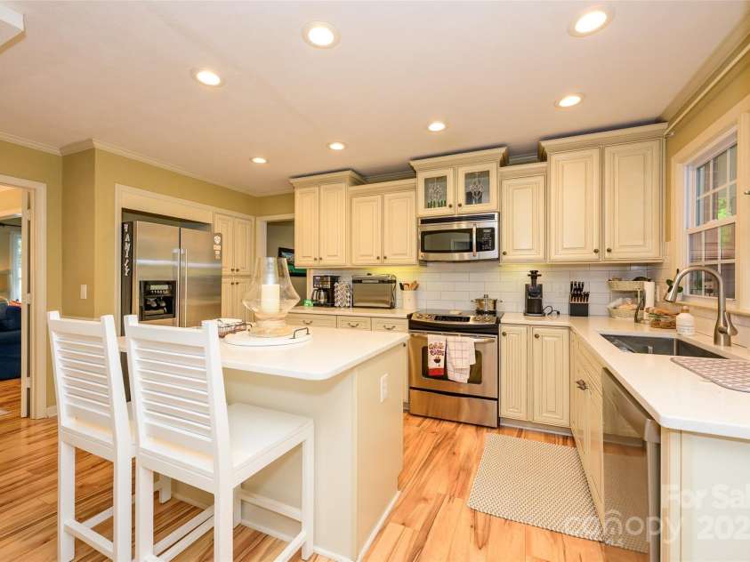 10316 Whitethorn Drive, Charlotte, NC 28277.  MLS# CAR4247259, YatesRealty ID 14704. 