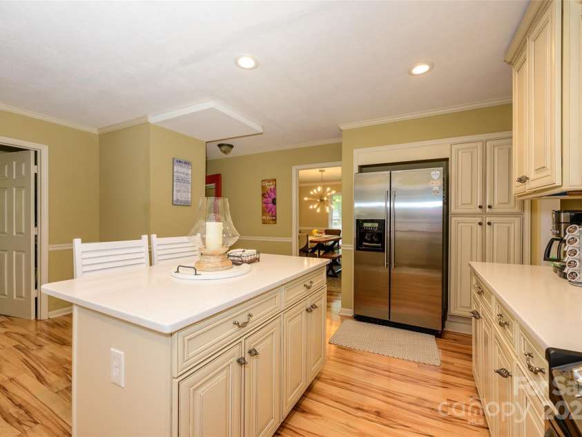 10316 Whitethorn Drive, Charlotte, NC 28277.  MLS# CAR4247259, YatesRealty ID 14704. 