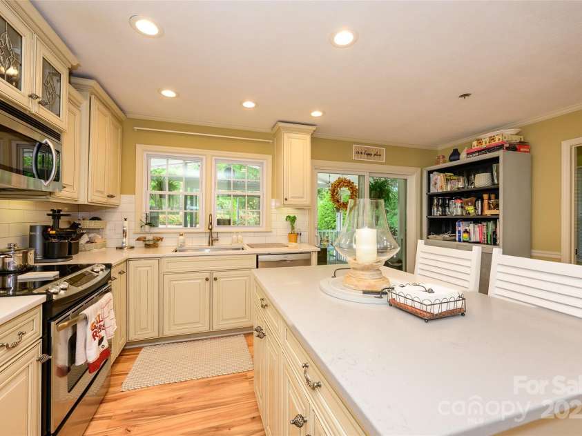 10316 Whitethorn Drive, Charlotte, NC 28277.  MLS# CAR4247259, YatesRealty ID 14704. 