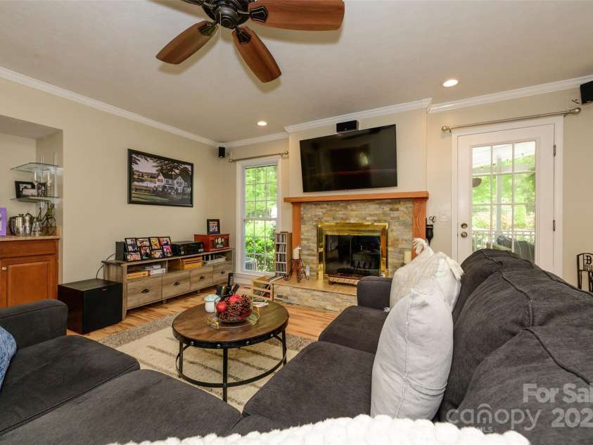 10316 Whitethorn Drive, Charlotte, NC 28277.  MLS# CAR4247259, YatesRealty ID 14704. 