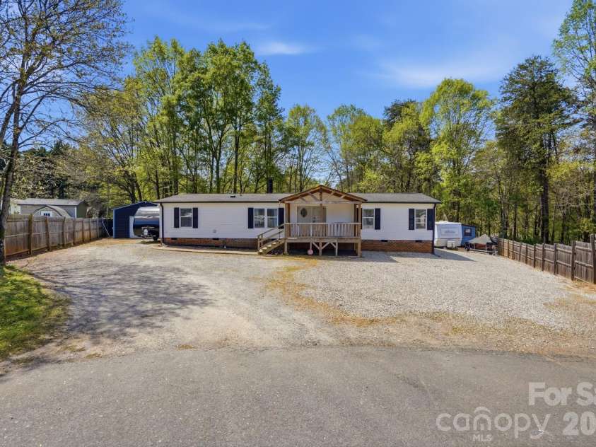 605 Ridgewood Court, Mount Holly, NC 28120.  MLS# CAR4364970, YatesRealty ID 14704. 