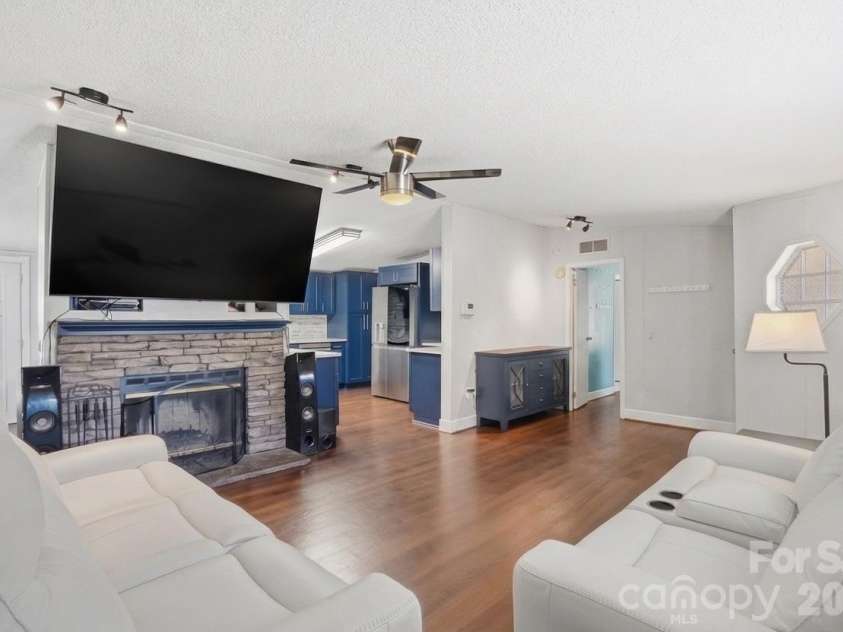 605 Ridgewood Court, Mount Holly, NC 28120.  MLS# CAR4364970, YatesRealty ID 14704. Living Room