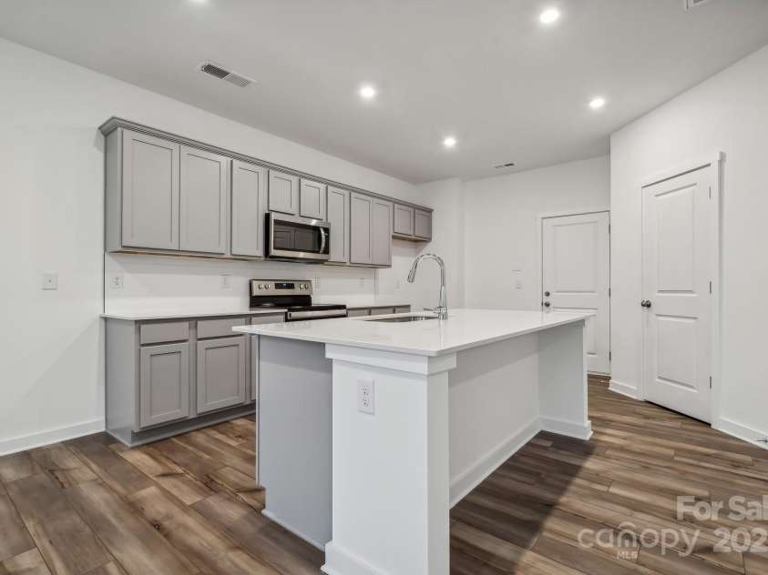 282 Bezelle Avenue, York, SC 29745.  MLS# CAR4245835, YatesRealty ID 14705. Kitchen