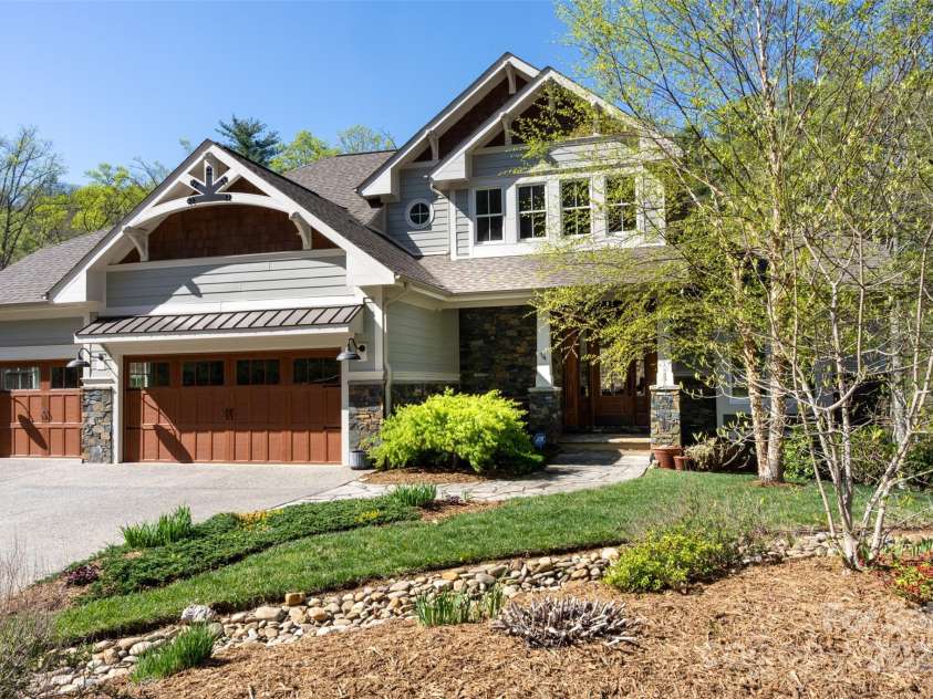 14 Twinflower Trail, Asheville, NC 28804.  MLS# CAR4231774, YatesRealty ID 14707. 