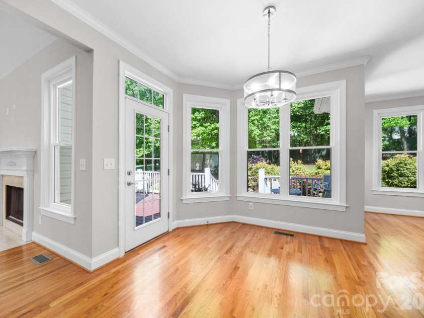 169 Winding Creek Drive, Troutman, NC 28166.  MLS# CAR4323292, YatesRealty ID 14707. Breakfast Nook