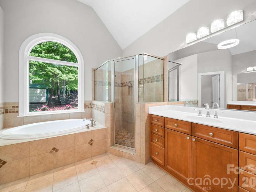 169 Winding Creek Drive, Troutman, NC 28166.  MLS# CAR4323292, YatesRealty ID 14707. Master Bathroom