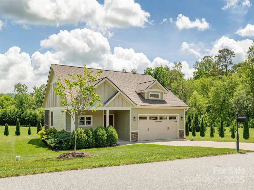 896 Blacksmith Run Drive, Hendersonville, NC 28792.  MLS# CAR4259496, YatesRealty ID 14708. 