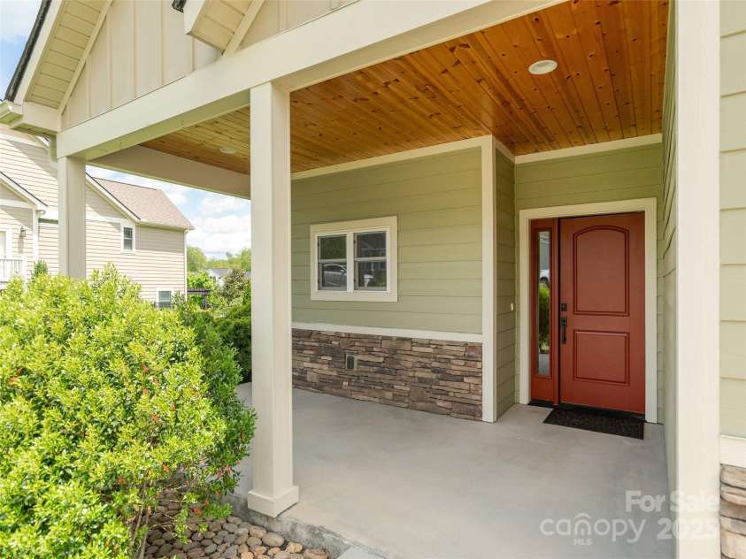 896 Blacksmith Run Drive, Hendersonville, NC 28792.  MLS# CAR4259496, YatesRealty ID 14708. 