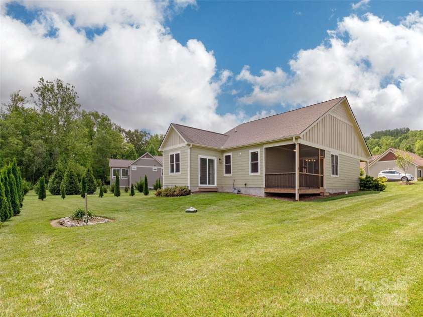 896 Blacksmith Run Drive, Hendersonville, NC 28792.  MLS# CAR4259496, YatesRealty ID 14708. 