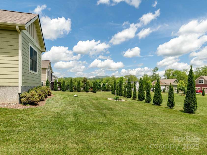 896 Blacksmith Run Drive, Hendersonville, NC 28792.  MLS# CAR4259496, YatesRealty ID 14708. 