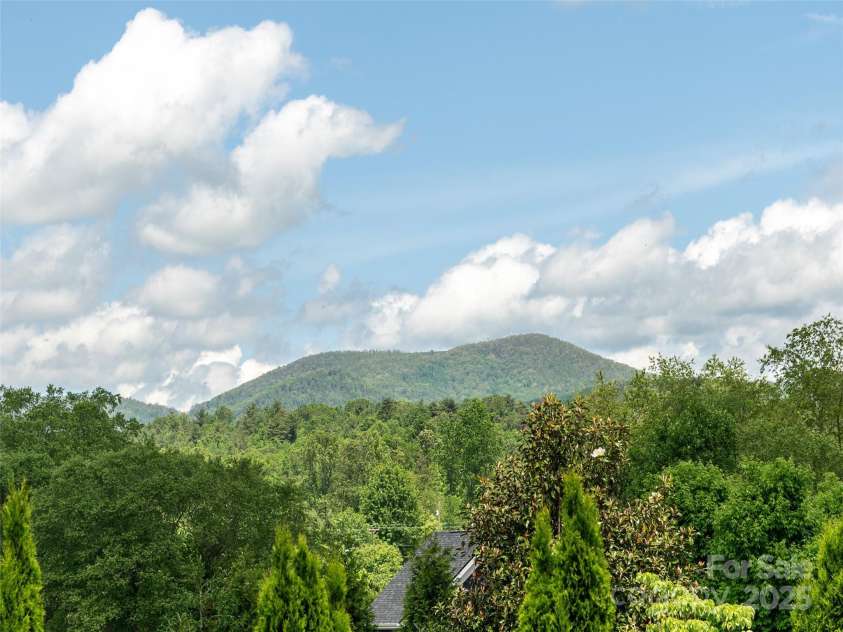 896 Blacksmith Run Drive, Hendersonville, NC 28792.  MLS# CAR4259496, YatesRealty ID 14708. 