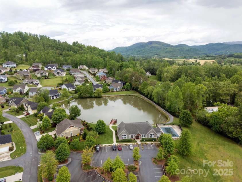 896 Blacksmith Run Drive, Hendersonville, NC 28792.  MLS# CAR4259496, YatesRealty ID 14708. 