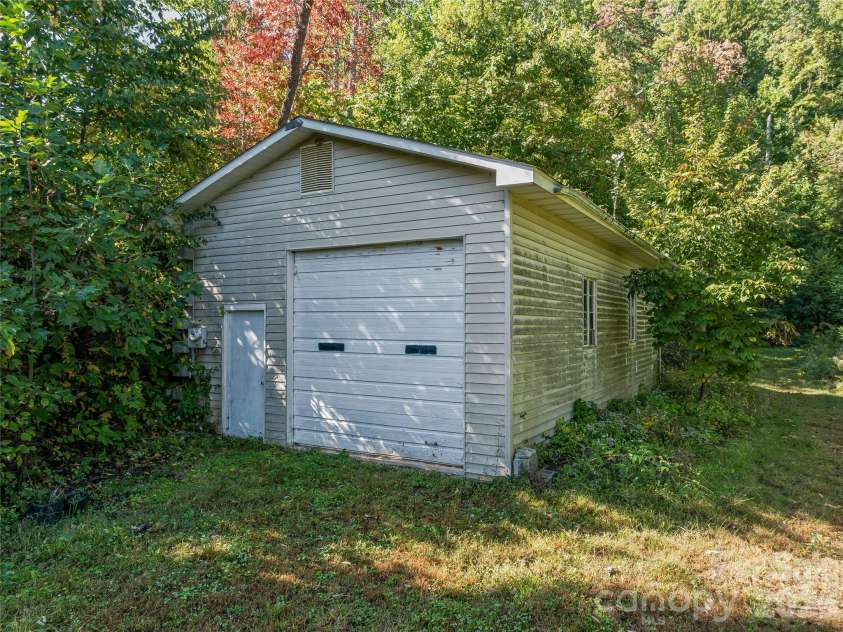 382 Black Oak Cove Road, Candler, NC 28715.  MLS# CAR4310781, YatesRealty ID 14709. 