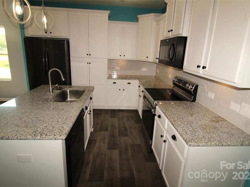 518 Dutch White Drive, Clover, SC 29710.  MLS# CAR4301115, YatesRealty ID 14709. 