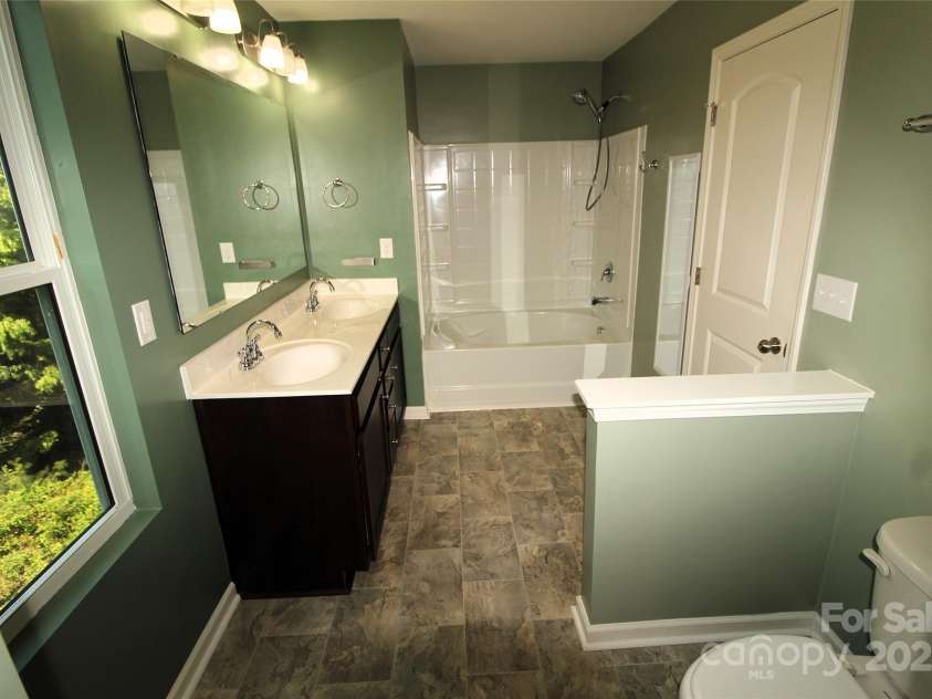 518 Dutch White Drive, Clover, SC 29710.  MLS# CAR4301115, YatesRealty ID 14709. 