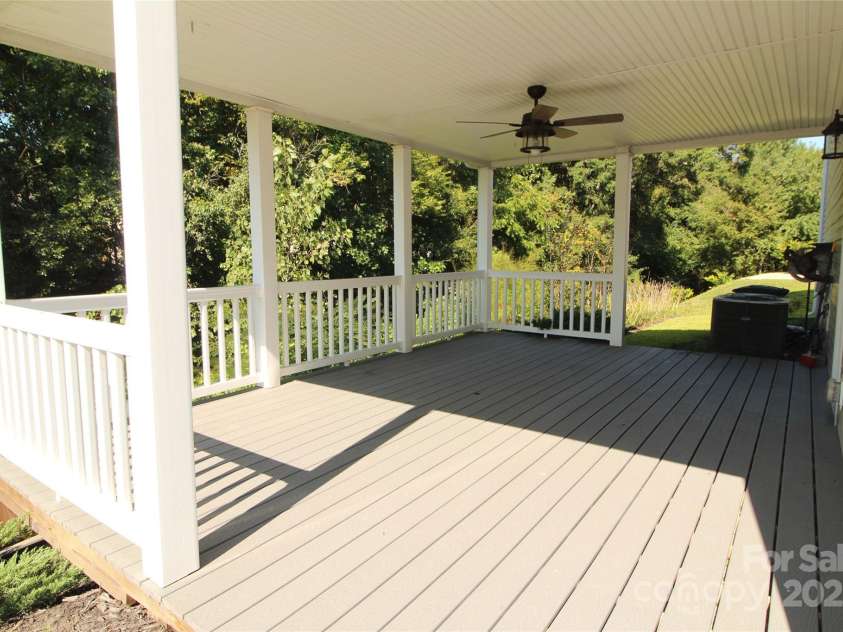 518 Dutch White Drive, Clover, SC 29710.  MLS# CAR4301115, YatesRealty ID 14709. 