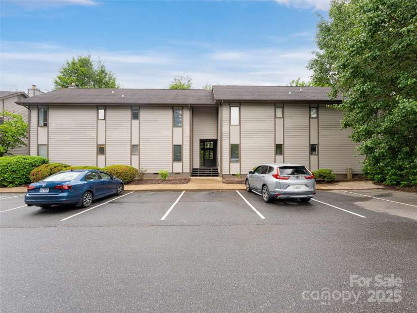 201 Racquet Club Road, Asheville, NC 28803.  MLS# CAR4266745, YatesRealty ID 1471. 