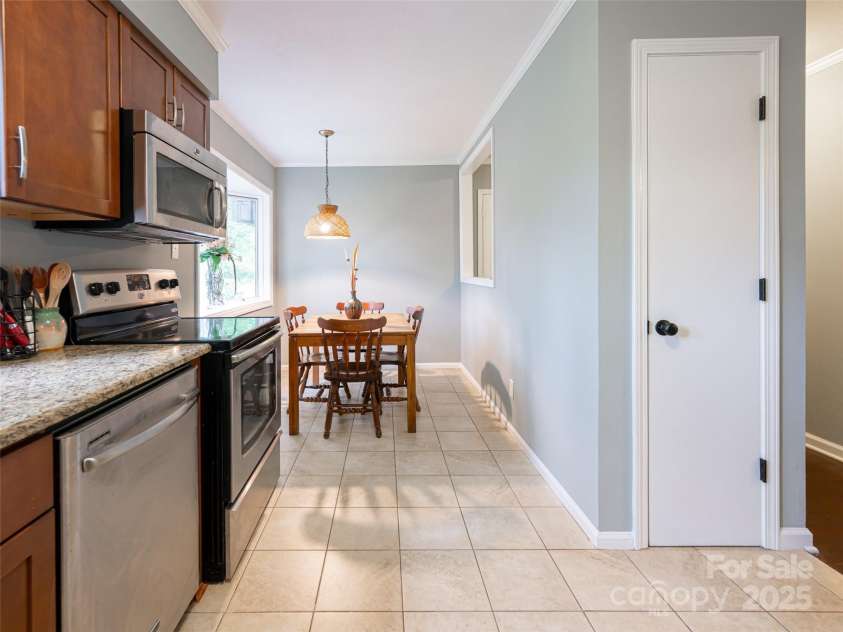 201 Racquet Club Road, Asheville, NC 28803.  MLS# CAR4266745, YatesRealty ID 1471. 