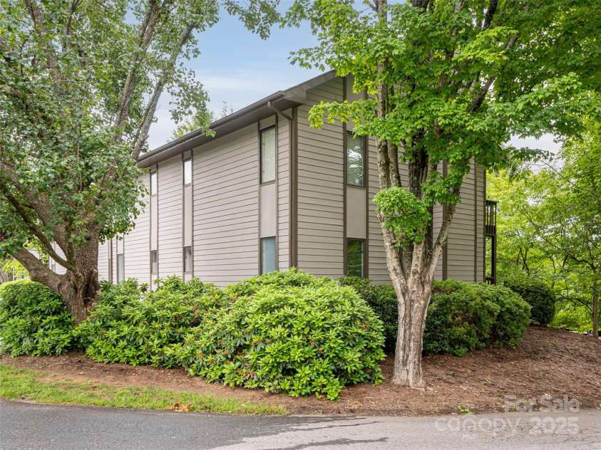 201 Racquet Club Road, Asheville, NC 28803.  MLS# CAR4266745, YatesRealty ID 1471. 