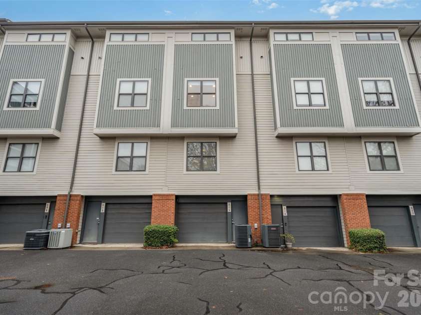 514 Mcdowell Street, Charlotte, NC 28204.  MLS# CAR4327095, YatesRealty ID 1471. 