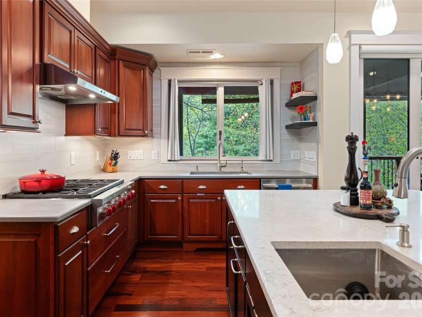 256 Senator Reynolds Road, Asheville, NC 28804.  MLS# CAR4245767, YatesRealty ID 14710. 