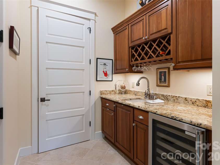 256 Senator Reynolds Road, Asheville, NC 28804.  MLS# CAR4245767, YatesRealty ID 14710. 