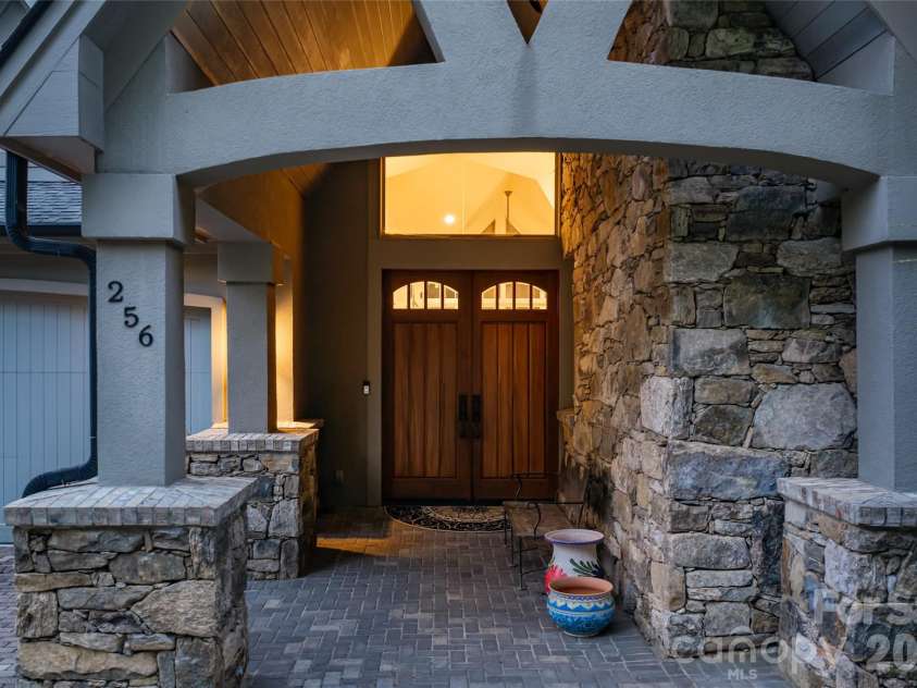 256 Senator Reynolds Road, Asheville, NC 28804.  MLS# CAR4245767, YatesRealty ID 14710. 