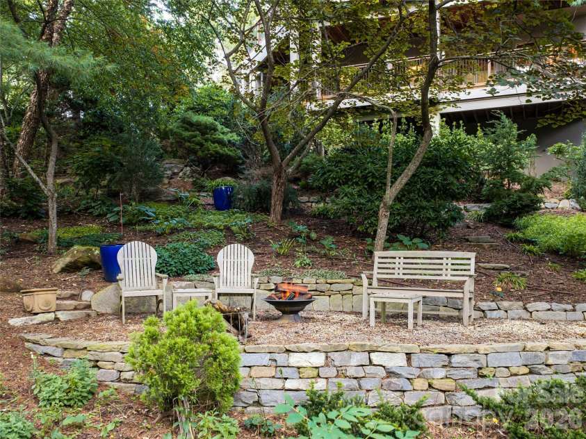 256 Senator Reynolds Road, Asheville, NC 28804.  MLS# CAR4245767, YatesRealty ID 14710. 