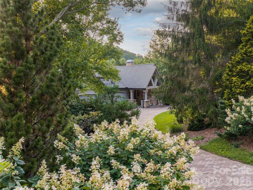 256 Senator Reynolds Road, Asheville, NC 28804.  MLS# CAR4245767, YatesRealty ID 14710. 