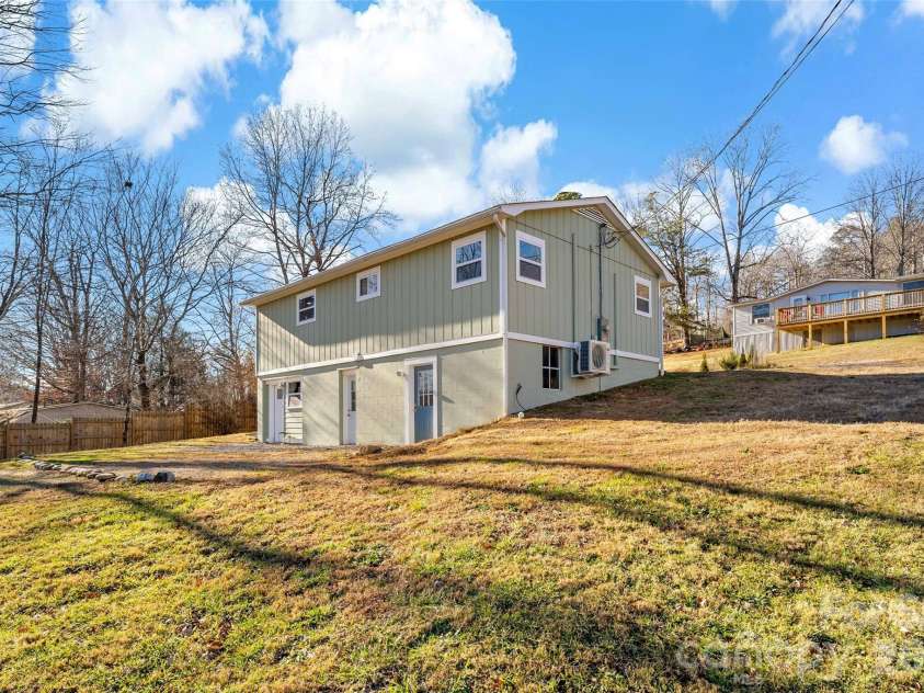 29 Alexander Street, Black Mountain, NC 28711.  MLS# CAR4329485, YatesRealty ID 14711. Large Yard