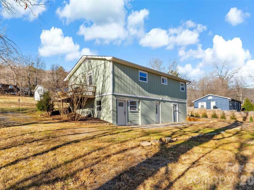 29 Alexander Street, Black Mountain, NC 28711.  MLS# CAR4329485, YatesRealty ID 14711. Large Yard