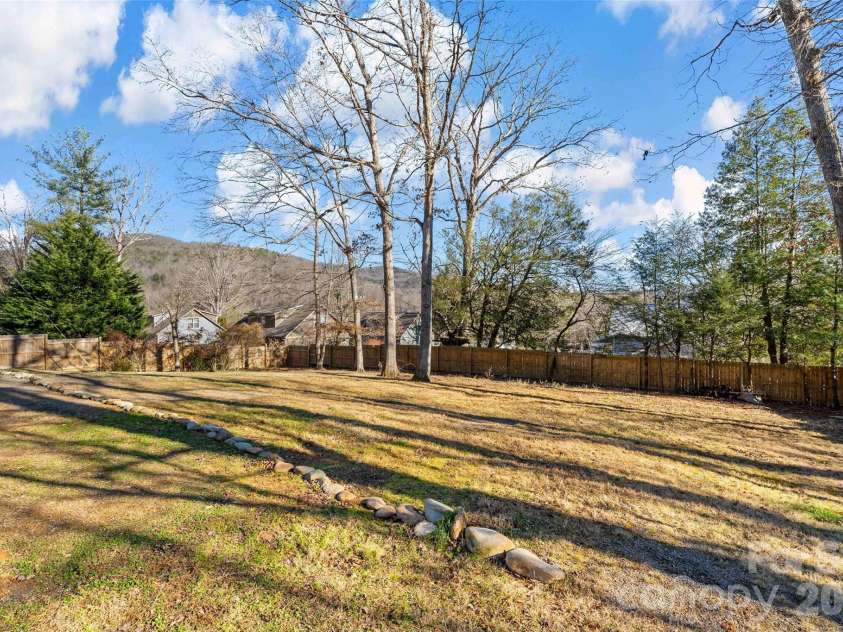 29 Alexander Street, Black Mountain, NC 28711.  MLS# CAR4329485, YatesRealty ID 14711. Large Yard