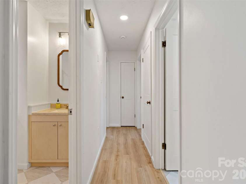 29 Alexander Street, Black Mountain, NC 28711.  MLS# CAR4329485, YatesRealty ID 14711. Main Level Hallway