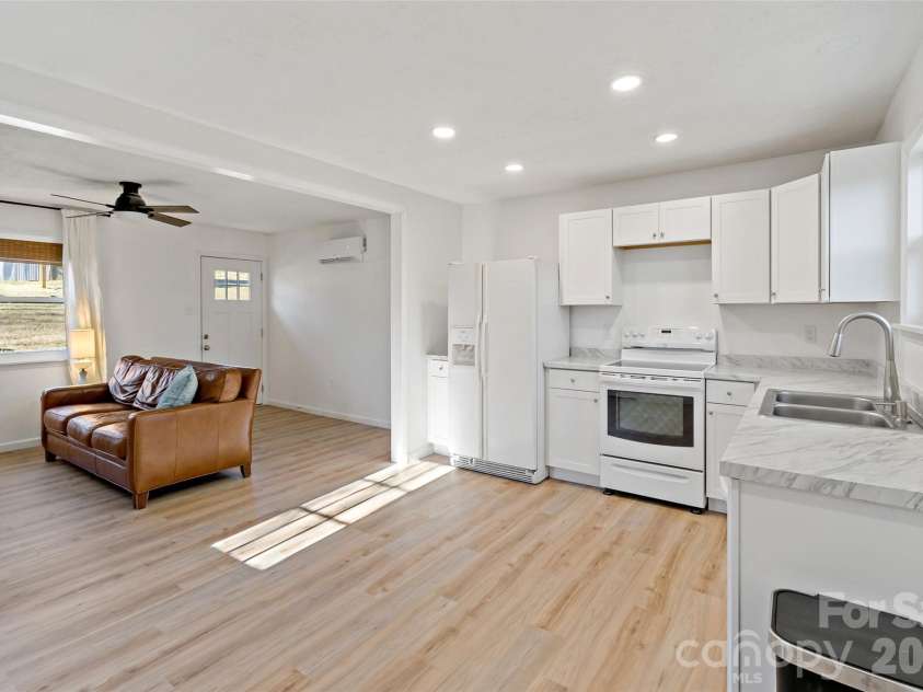 29 Alexander Street, Black Mountain, NC 28711.  MLS# CAR4329485, YatesRealty ID 14711. Main Level Kitchen