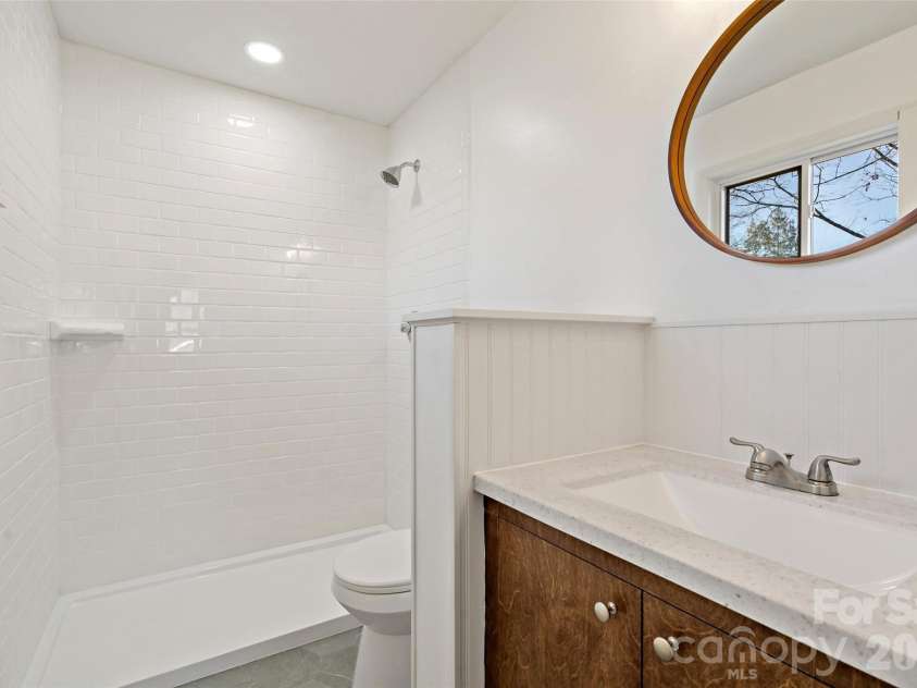 29 Alexander Street, Black Mountain, NC 28711.  MLS# CAR4329485, YatesRealty ID 14711. Main Level Primary Suite