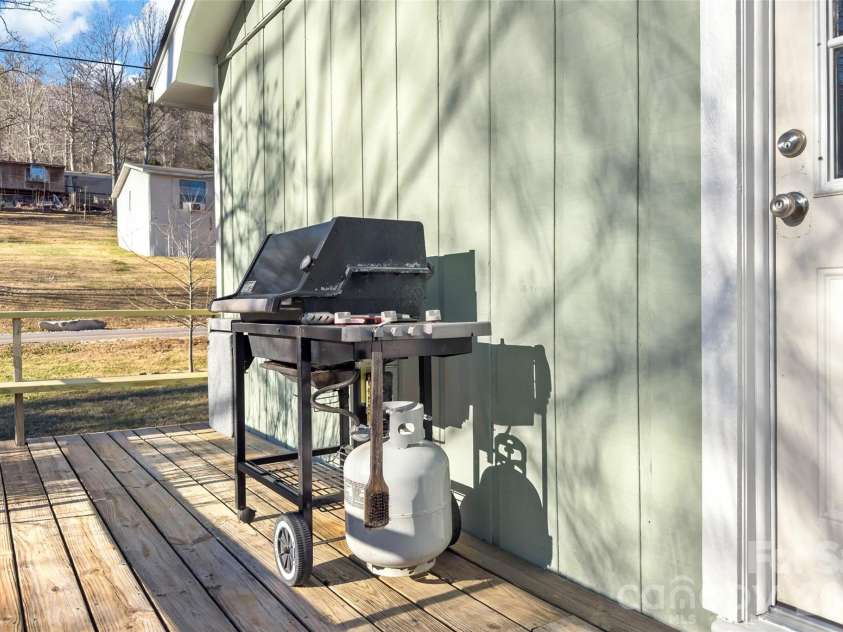 29 Alexander Street, Black Mountain, NC 28711.  MLS# CAR4329485, YatesRealty ID 14711. Main Level Side Deck