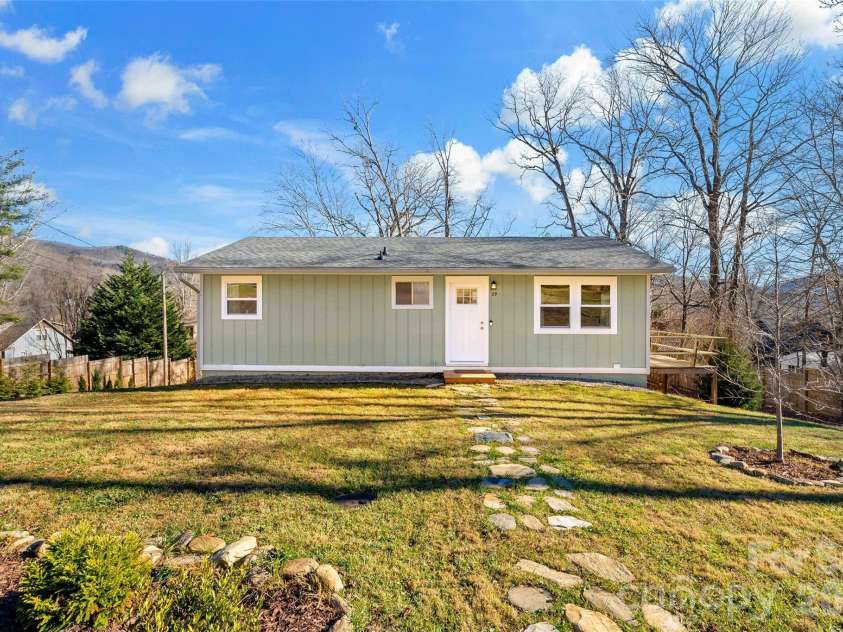 29 Alexander Street, Black Mountain, NC 28711.  MLS# CAR4329485, YatesRealty ID 14711. Welcome Home! 