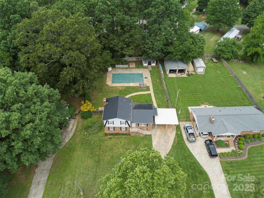 1040 Spring Drive, Gastonia, NC 28052.  MLS# CAR4257444, YatesRealty ID 14712. 