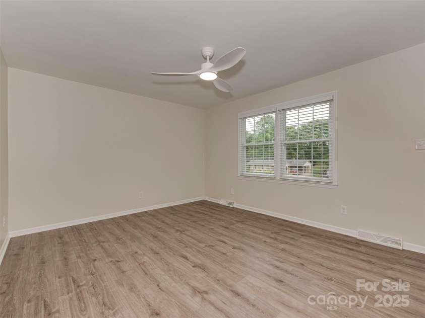 1040 Spring Drive, Gastonia, NC 28052.  MLS# CAR4257444, YatesRealty ID 14712. 