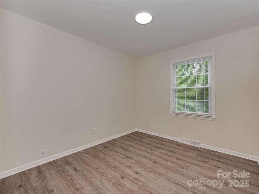 1040 Spring Drive, Gastonia, NC 28052.  MLS# CAR4257444, YatesRealty ID 14712. 