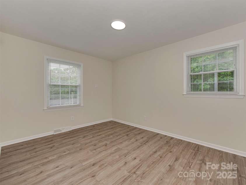 1040 Spring Drive, Gastonia, NC 28052.  MLS# CAR4257444, YatesRealty ID 14712. 