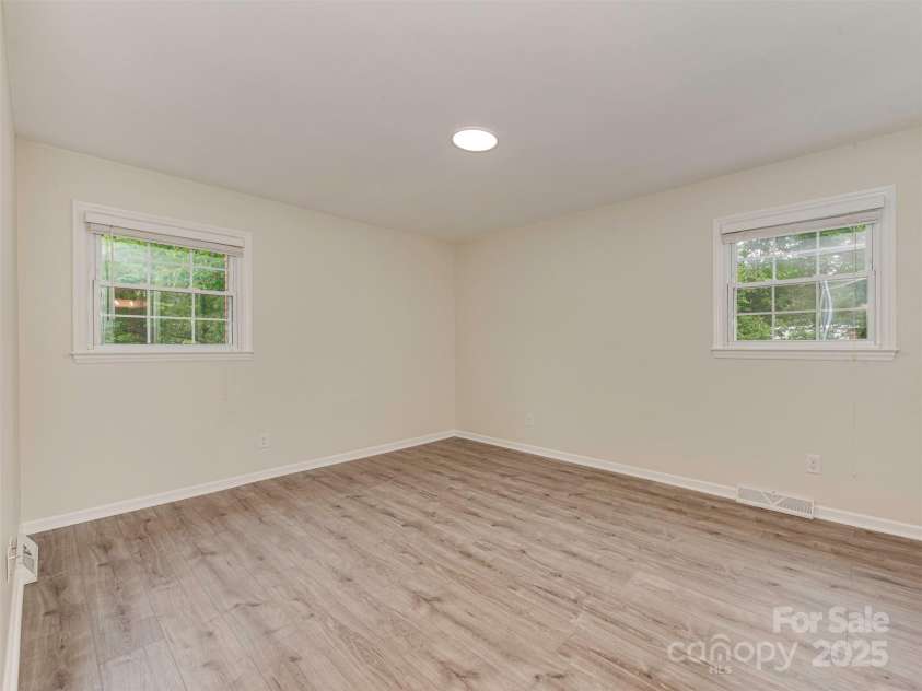 1040 Spring Drive, Gastonia, NC 28052.  MLS# CAR4257444, YatesRealty ID 14712. 